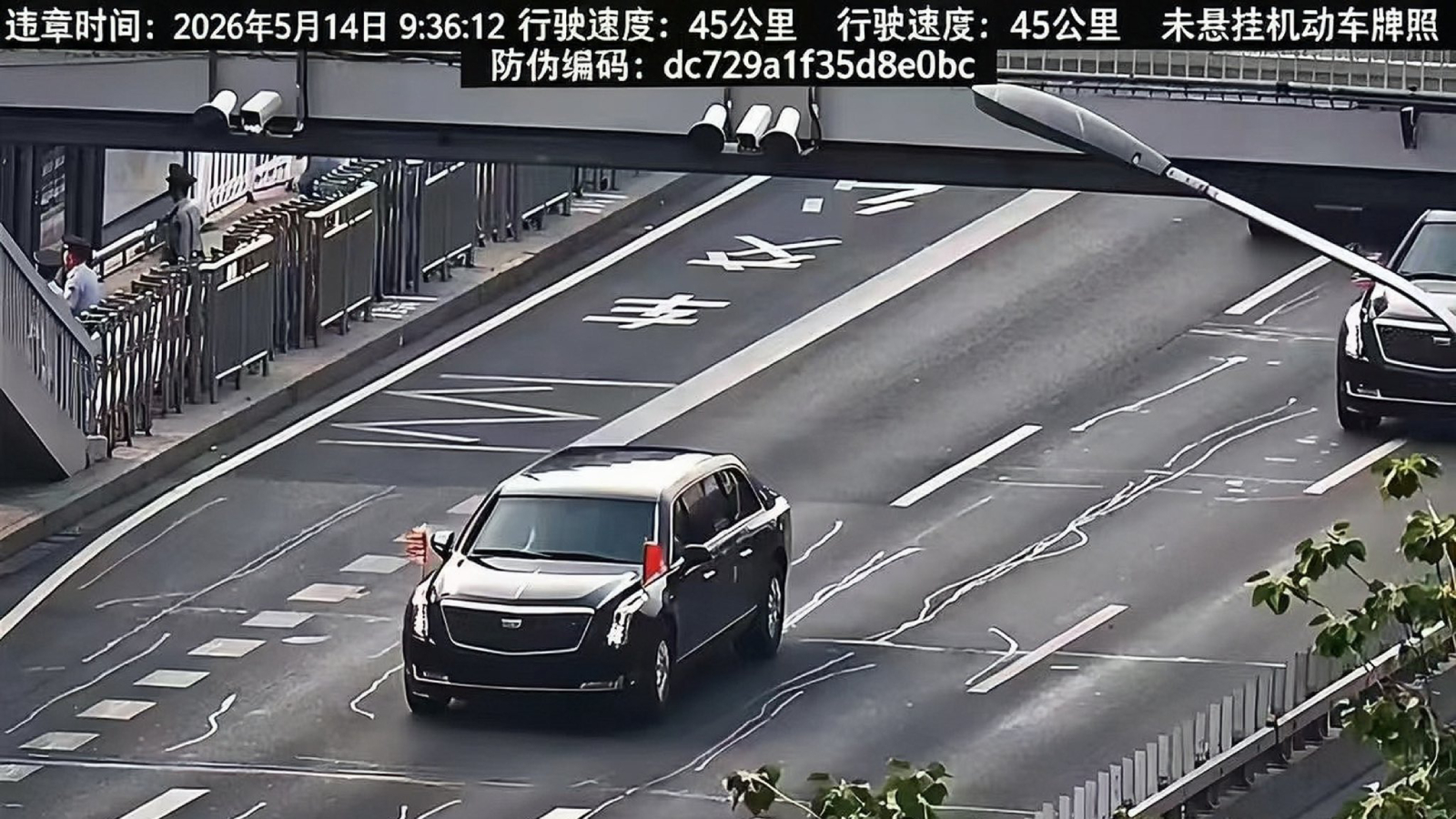 川普吃罰單？川習會「野獸」疑違規被拍，網：記得繳錢