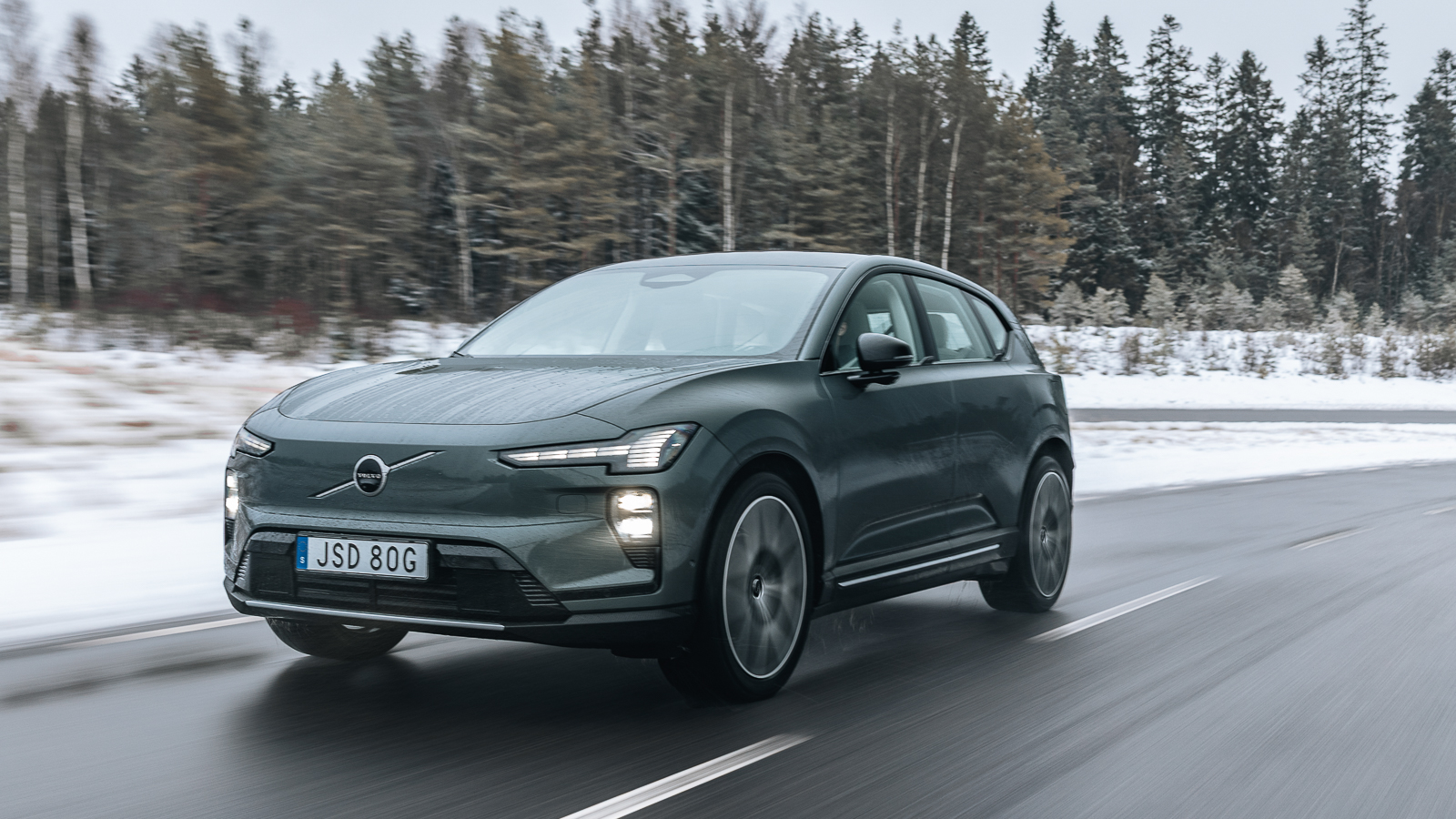 EX60導入多重自適應安全帶，可依照身形、坐姿調整束緊力道。（圖／Volvo提供）