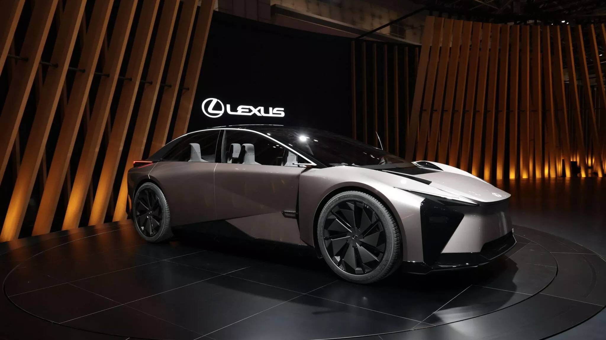 Toyota電動車喊卡代價超高？傳將賠供應商數百億日圓！新社長鐵腕改革浮上檯面