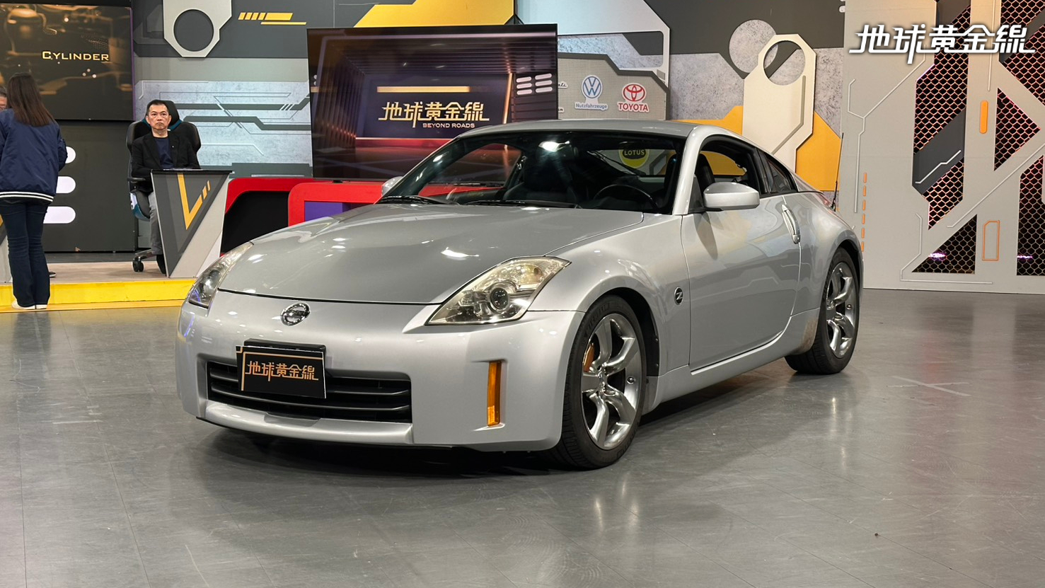 楊欣儒再入手經典JDM Nissan 350Z，曝明年將與新款Z跑車共演