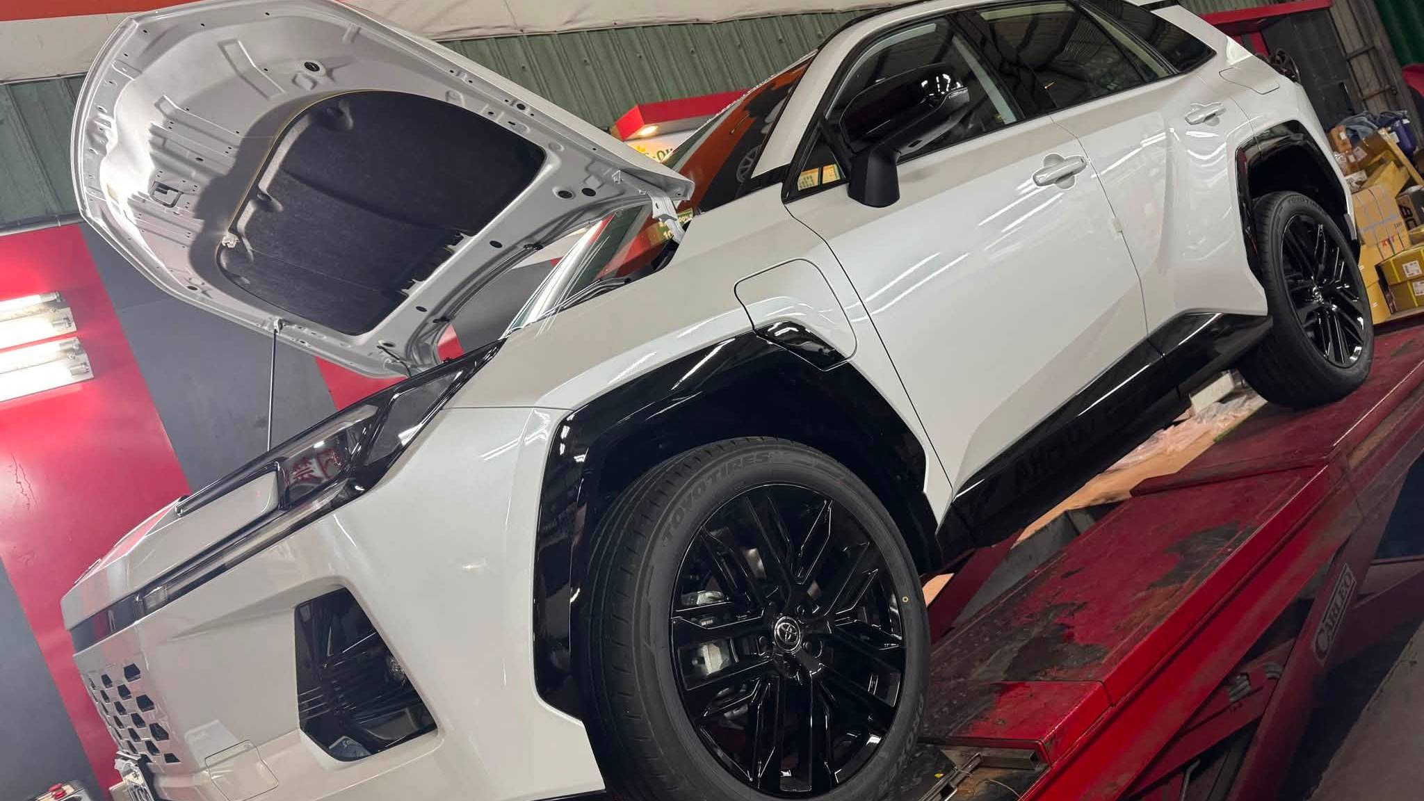 Toyota RAV4 PHEV底盤改裝與一般版有哪些差異？民間改裝廠拆解揭曉
