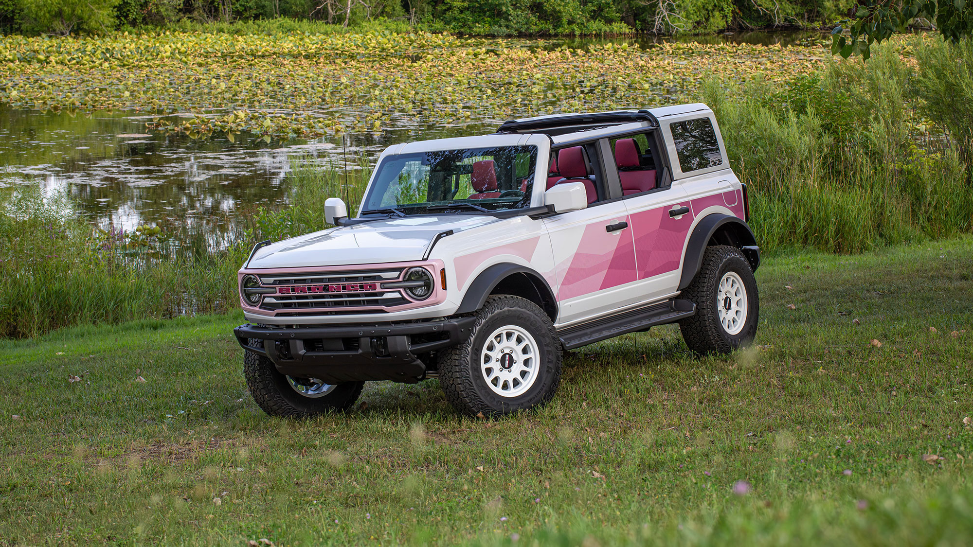 Ford Bronco客製化披上粉紅戰袍，Desert Rising套件致敬猶他鹽湖奇景