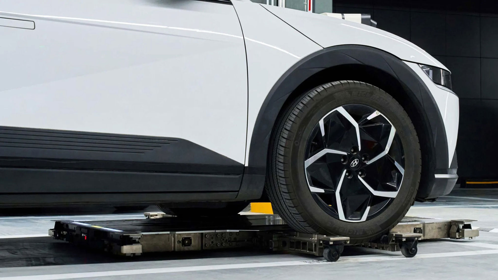 Hyundai停車機器人進駐韓國社區，自動代客泊車、停車容量增加