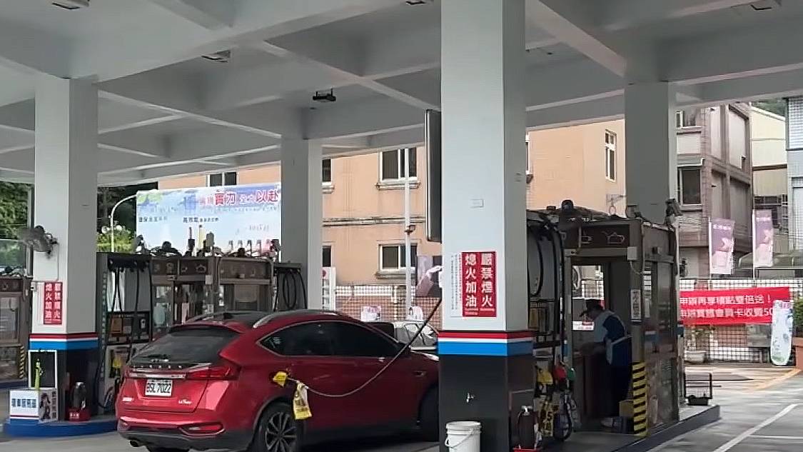 98加滿跳停「汽油流滿地」！加油站員工回「以後加1000就好」惹怒車主