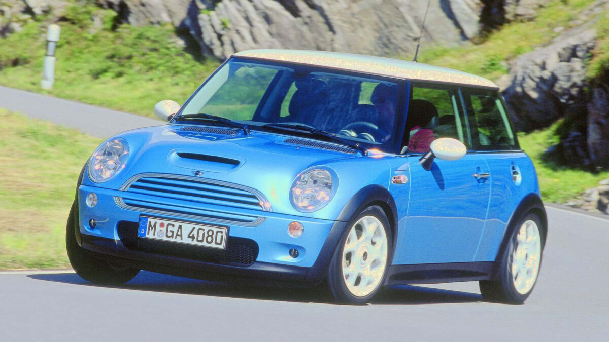 設計回望2001年R50,經典比例是MINI「不可妥協」的核心。(圖/MINI提供)