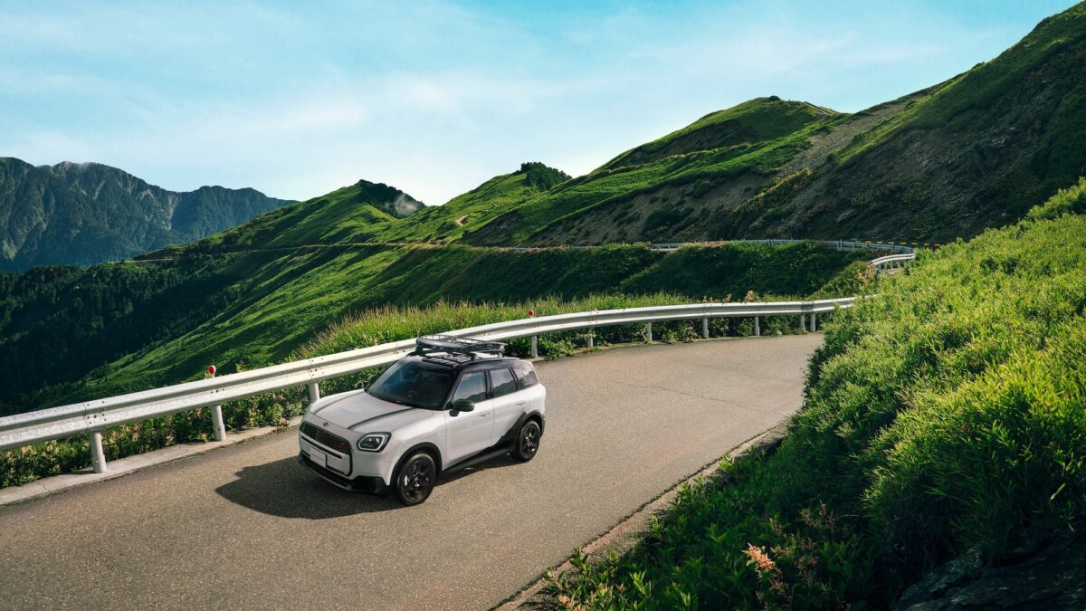 MINI Countryman Green Peak特仕版建議售價212萬元，全台限量20台。（圖／MINI提供）
